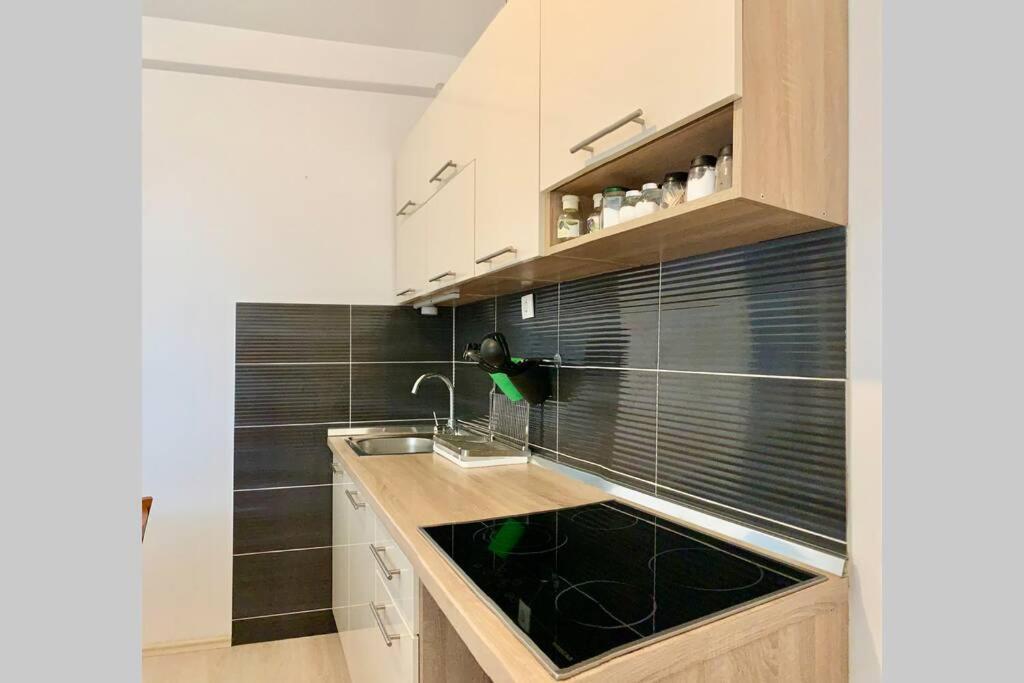Summer Apartment 4 Макарська Екстер'єр фото