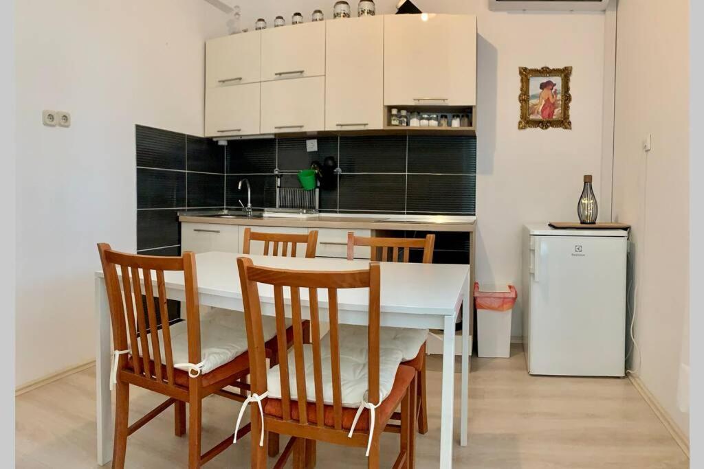 Summer Apartment 4 Макарська Екстер'єр фото
